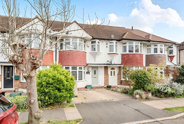 3 Bedroom Terraced House For Sale In Aragon Road, Morden, SM4