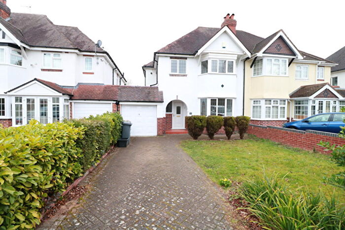 3 Bedroom Semi-Detached House To Rent In Marsham Court Road, Solihull, B91