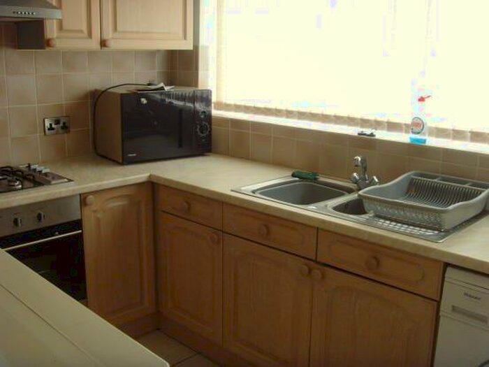 4 Bedroom Semi-Detached House To Rent In **&#pppw Excluding Bills** Gordon Road, West Bridgford, NG2