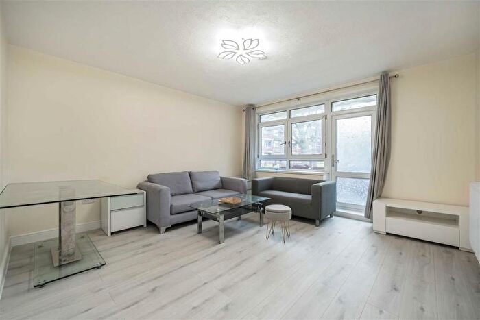 3 Bedroom Flat To Rent In Dennett's Road, London, SE14