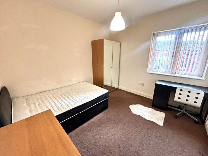 4 Bedroom Property To Rent In Woodsley Road, Hyde Park, Leeds, LS2