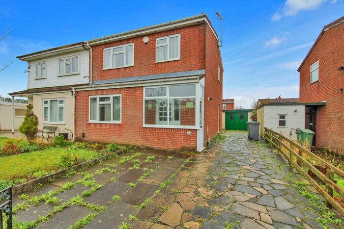 3 Bedroom House To Rent In St. Andrews Road, Yeadon, Leeds, LS19