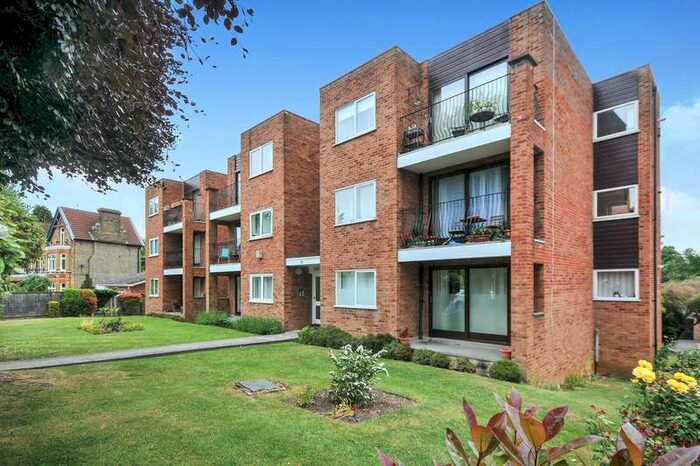 2 Bedroom Flat To Rent In Luscombe Court, Park Hill Road, Shortlands, BR2