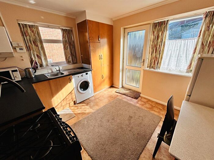 2 Bedroom Bungalow For Sale In Eridge Road, Eastbourne, BN21