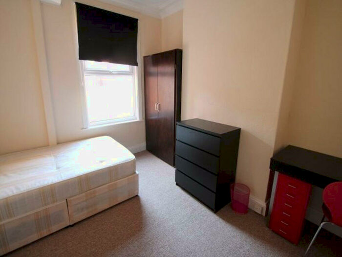 6 Bedroom House To Rent In Norwood Terrace, Leeds, LS6