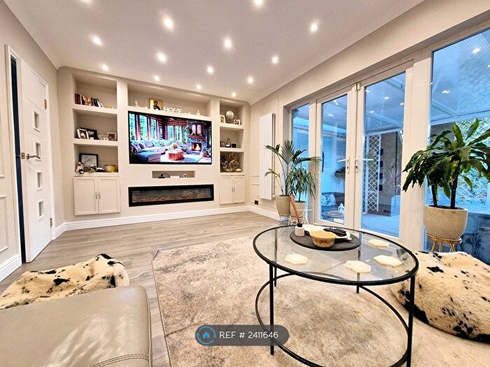 3 Bedroom Semi-Detached House To Rent In Harlington Road East, Feltham, TW13