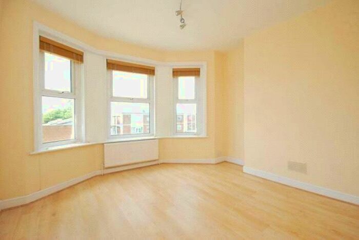 2 Bedroom Apartment To Rent In High Road, North Finchley, London, N12