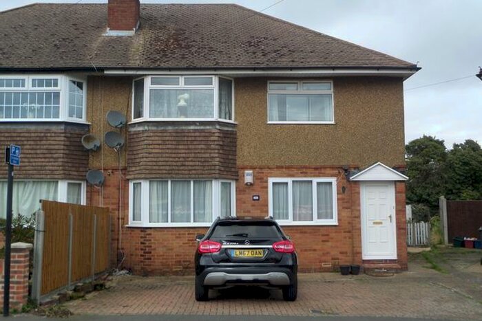 2 Bedroom Maisonette To Rent In Bedfont Close, Feltham, TW14