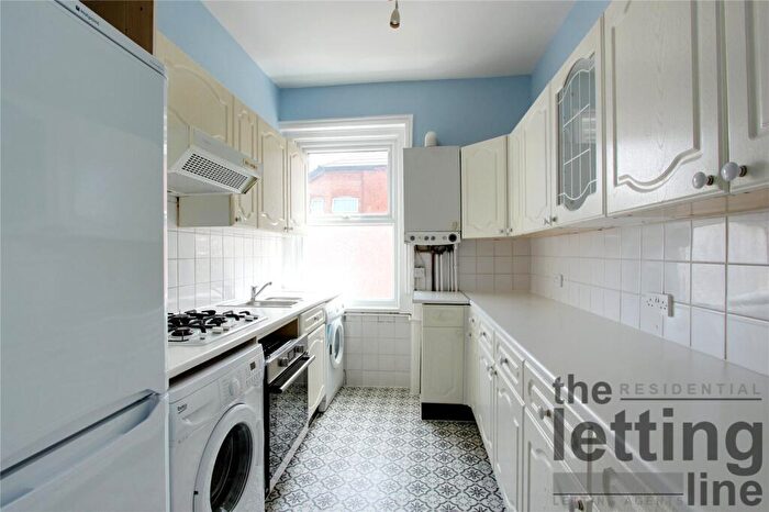 2 Bedroom Apartment To Rent In Windmill Hill, Enfield, Middlesex, EN2