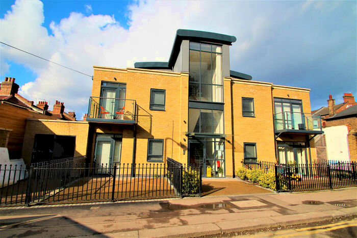 2 Bedroom Flat To Rent In Marlowe Road, Walthamstow, E17