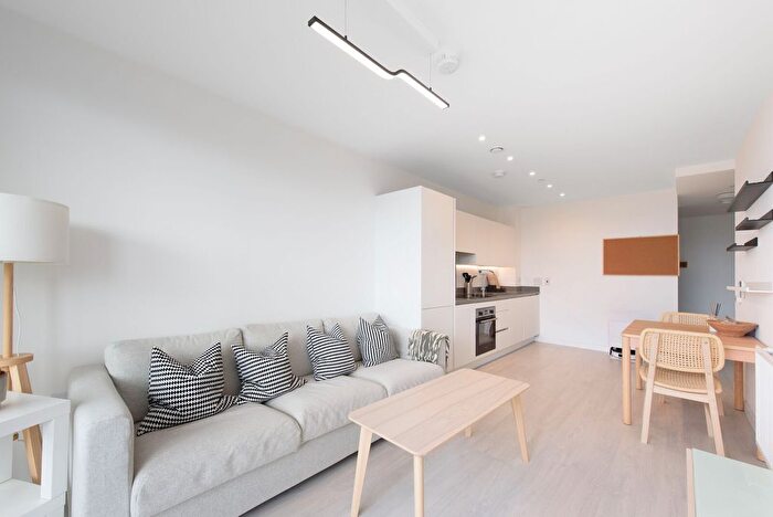 1 Bedroom Flat To Rent In Shearwater Drive, Hendon, London, NW9