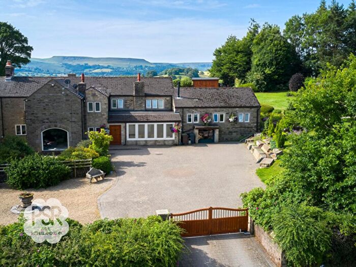 3 Bedroom Semi-Detached House For Sale In The Wash, Chapel-En-Le-Frith, SK23