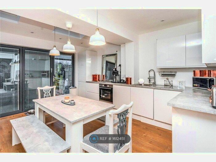 4 Bedroom Terraced House To Rent In Alexandra Avenue, Sutton, SM1