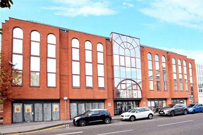 1 Bedroom Flat To Rent In Chiltern House, Watford, WD18