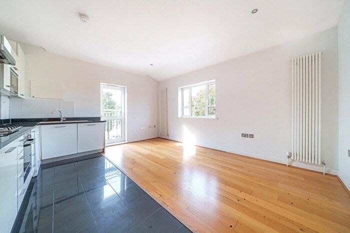 2 Bedroom Flat To Rent In Hillcrest Road, London, W5