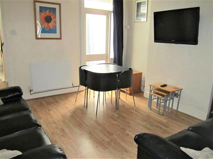 6 Bedroom Terraced House To Rent In Warwards Lane, Selly Oak, Birmingham, B29