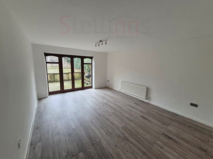 4 Bedroom Terraced House To Rent In Wheatley Close, London, NW4