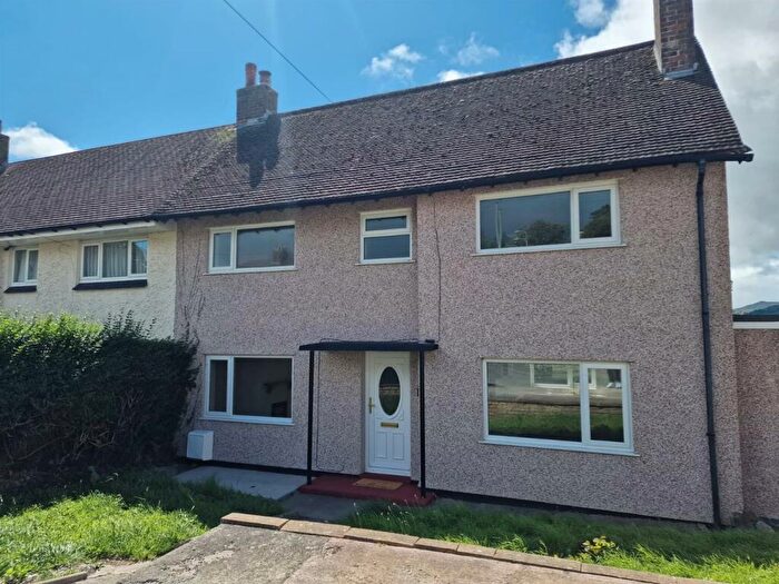 3 Bedroom Semi-Detached House To Rent In Pengarth, Conwy, LL32