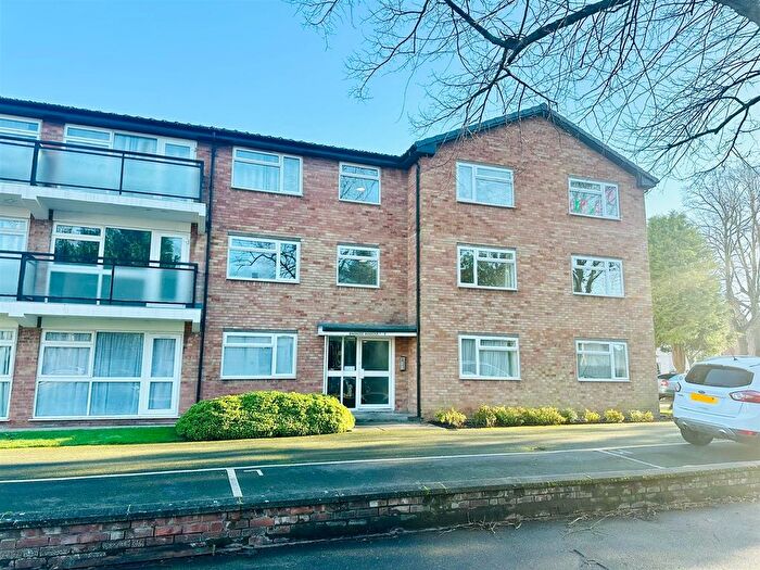 2 Bedroom Flat To Rent In Binswood Mansions, Leamington Spa, CV32