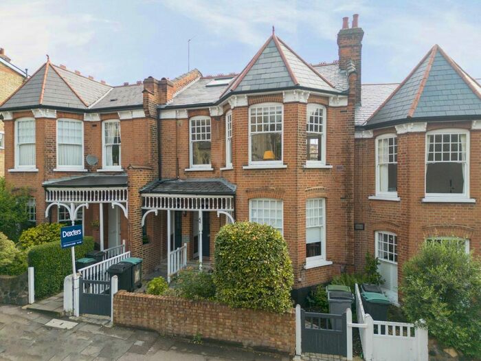 4 Bedroom Flat To Rent In St. James Lane, London, N10