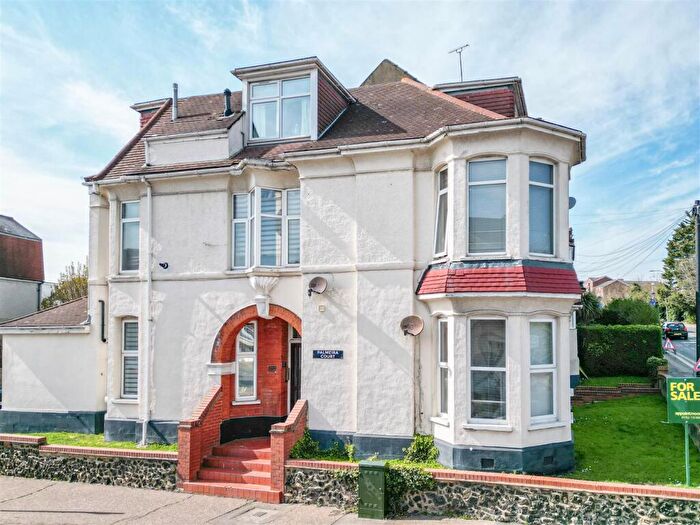 3 Bedroom Apartment For Sale In Station Road, Westcliff-On-Sea, SS0