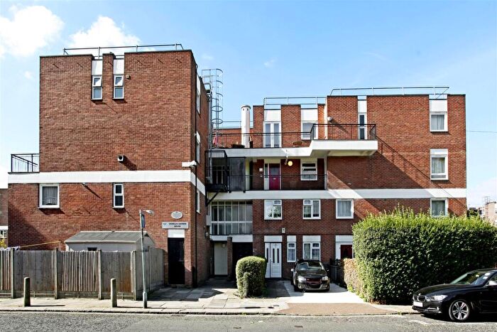 2 Bedroom Flat To Rent In Charles Darwin House, Bethnal Green, E2