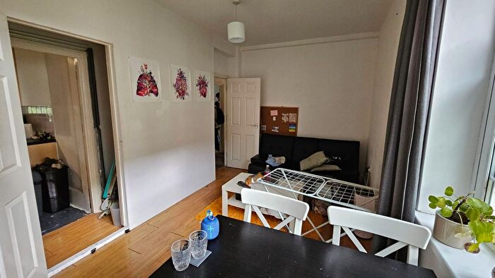 3 Bedroom Flat To Rent In Swan Mead, London, SE1