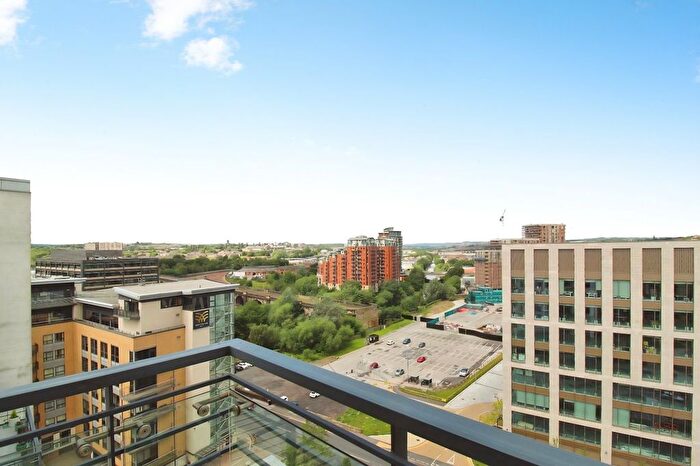 2 Bedroom Flat To Rent In Whitehall Waterfront, Riverside Way, Leeds, West Yorkshire, LS1