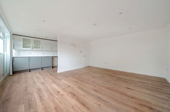 2 Bedroom Flat For Sale In Damon Close, Sidcup, DA14