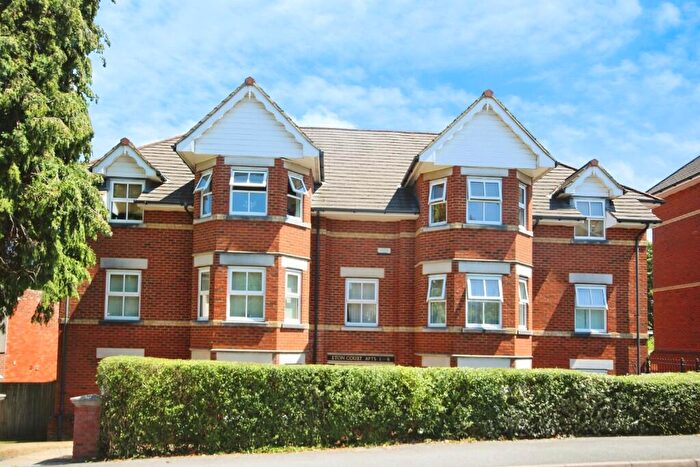 2 Bedroom Flat To Rent In Alumhurst Road, Bournemouth, Dorset, BH4