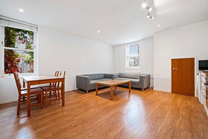 3 Bedroom Flat To Rent In Rushcroft Road, SW2