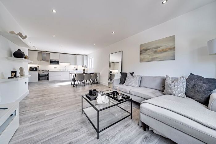 1 Bedroom Flat To Rent In Fielding Lane, Bromley, BR2