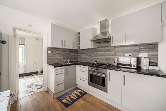 2 Bedroom Flat To Rent In Acton Lane, Acton, W3