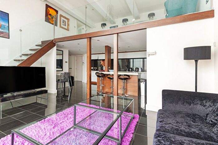 3 Bedroom Flat For Sale In Peterborough Road, Fulham, London, SW6