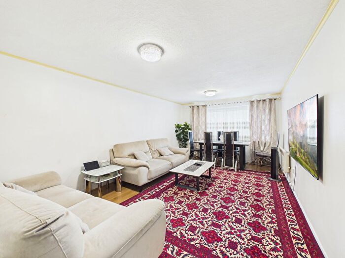 2 Bedroom Flat To Rent In Cleveland Court, W13