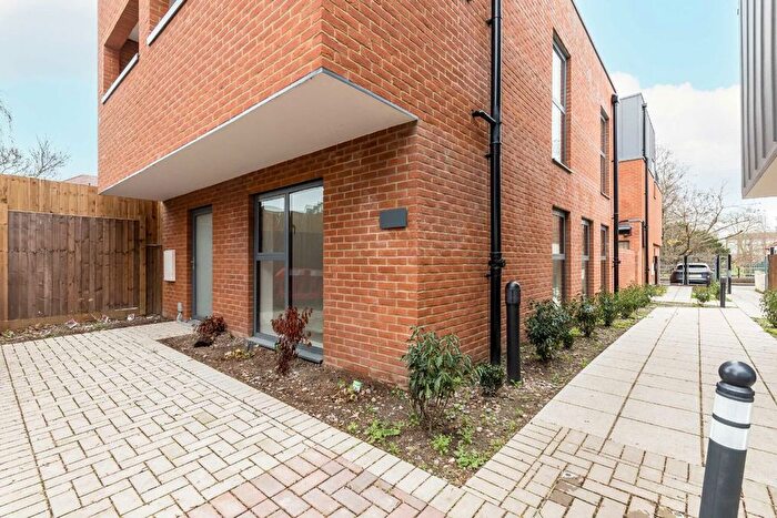 1 Bedroom Flat To Rent In East Road, London, SW19