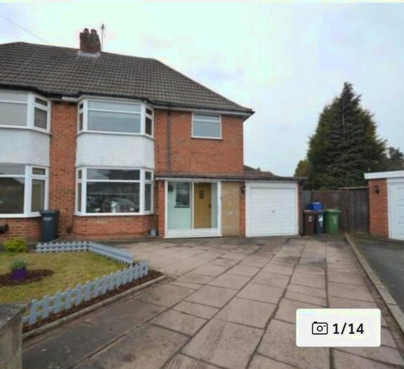 3 Bedroom Semi-Detached House To Rent In Larkfield Avenue, Solihull, B36