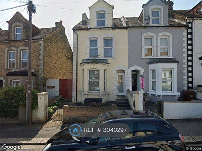 5 Bedroom Semi Detached House To Rent In Grove Road, Rochester, ME2