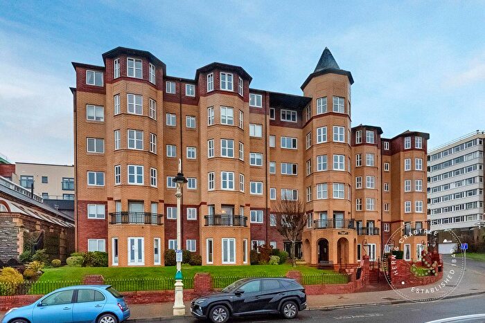 2 Bedroom Flat For Sale In Flat, Alexandra Court, The Esplanade, Penarth, Vale Of Glamorgan, CF64