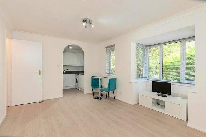 1 Bedroom Flat To Rent In Shelley Way, Wimbledon, SW19