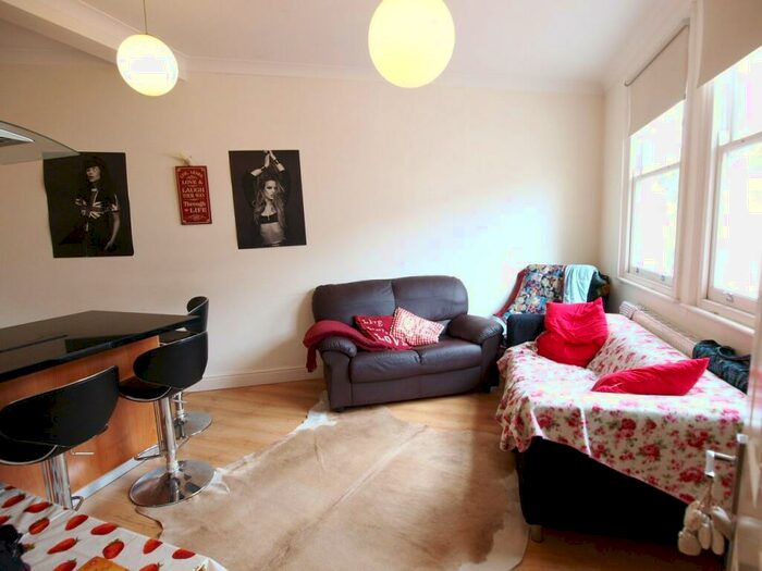 3 Bedroom Flat To Rent In Beatrice Road, Finsbury Park, N4