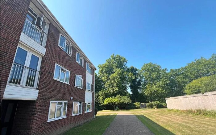 2 Bedroom Flat For Sale In Manor Court Road, London, W7