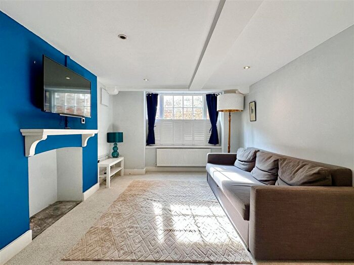 2 Bedroom Flat For Sale In Burdett Place, Old Town, Hastings, TN34
