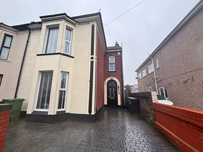 3 Bedroom Semi-detached House For Sale In Queens Road, Portsmouth, PO2