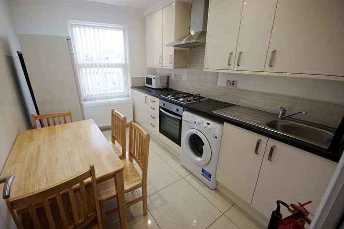 3 Bedroom Flat To Rent In York Way, Camden, N7