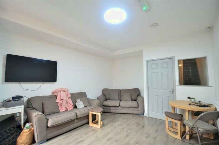 6 Bedroom Terraced House To Rent In / Academic Year Superior Double Bedroom, Bathrooms Student House, Teignmouth Road, Selly Oak, Free Ultrafast, B29