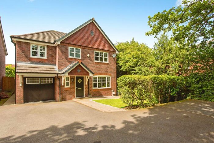 4 Bedroom Detached House For Sale In Cypress Close, Leyland, Lancashire, PR25