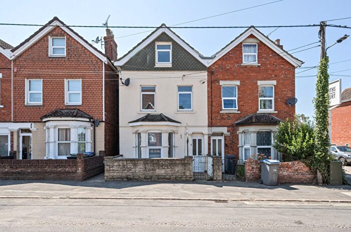 3 Bedroom Semi-Detached House For Sale In Station Road, Purton, Purton, SN5