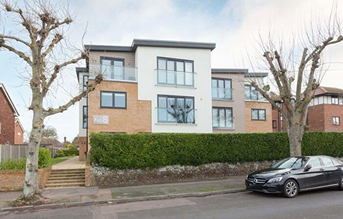 2 Bedroom Flat For Sale In Beach Avenue, Birchington, CT7