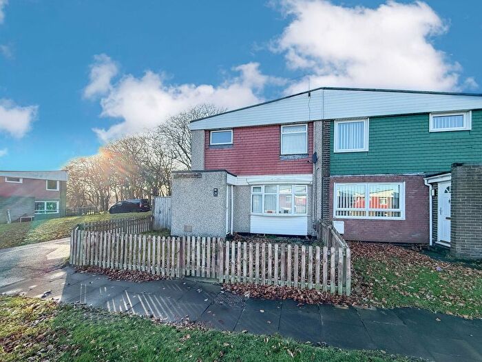 3 Bedroom Terraced House For Sale In Lingcrest, Gateshead, NE9